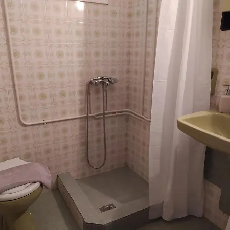 Icarus Hotel *