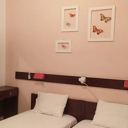 Icarus * Parikia (Paros)