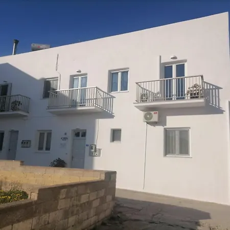 Icarus Hotel