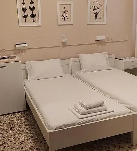 Icarus Parikia (Paros)